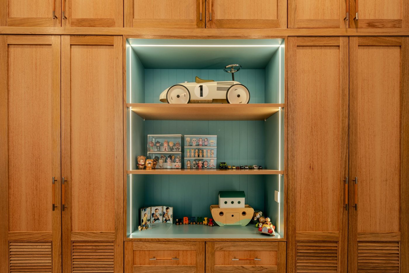PJ House, Petaling Jaya, Selangor, bedroom cabinetry by Kraff (photo 1 of 4)