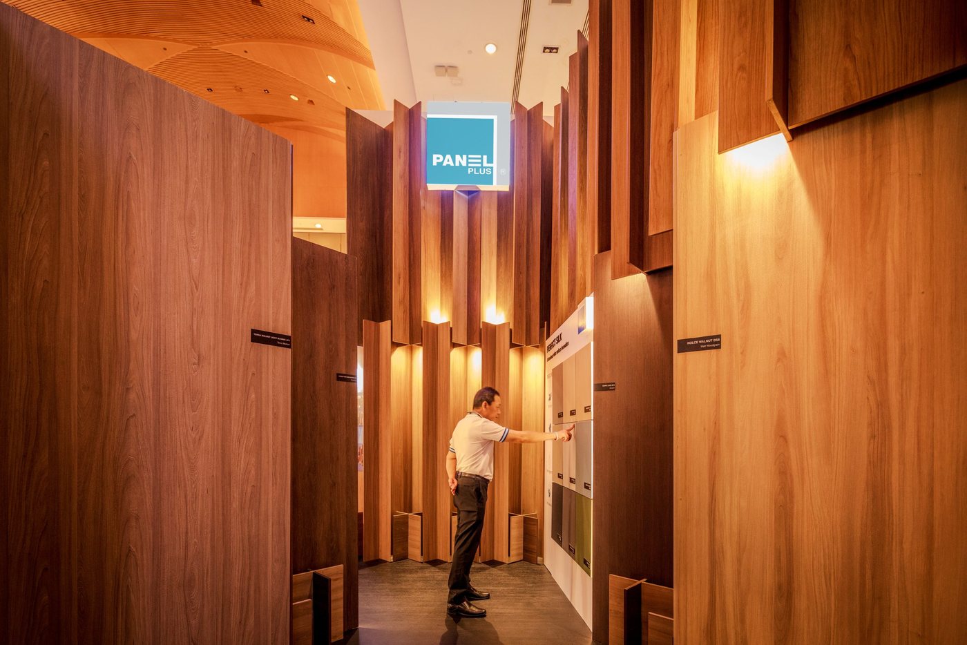 The Interlocking Panel, KLCC Convention Center, Hall 10, booth installation by Kraff (photo 3 of 8)